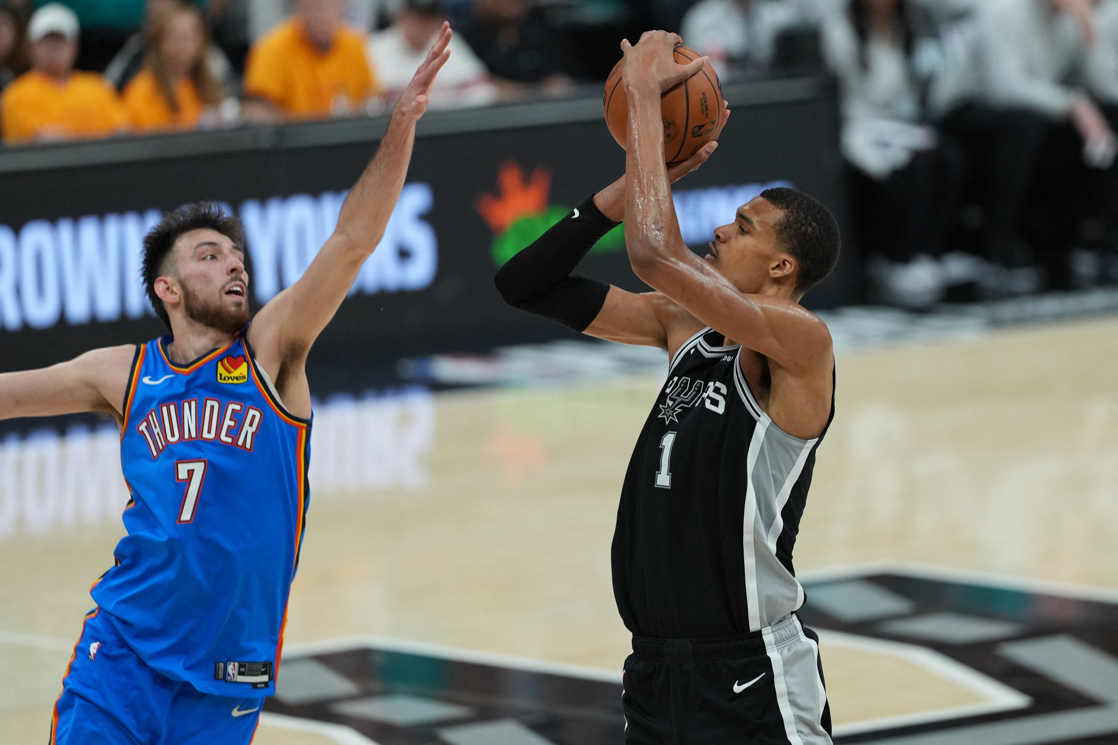 NBA彩经：文班亚马再显威力 马刺主场击败雷霆